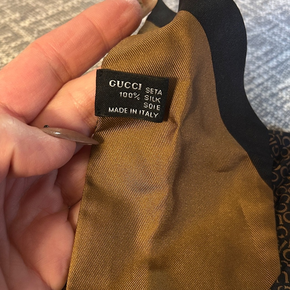 264. Gucci Brown GG Patterned Silk Twilly with scraf ring (coa) - Picture 6 of 8
